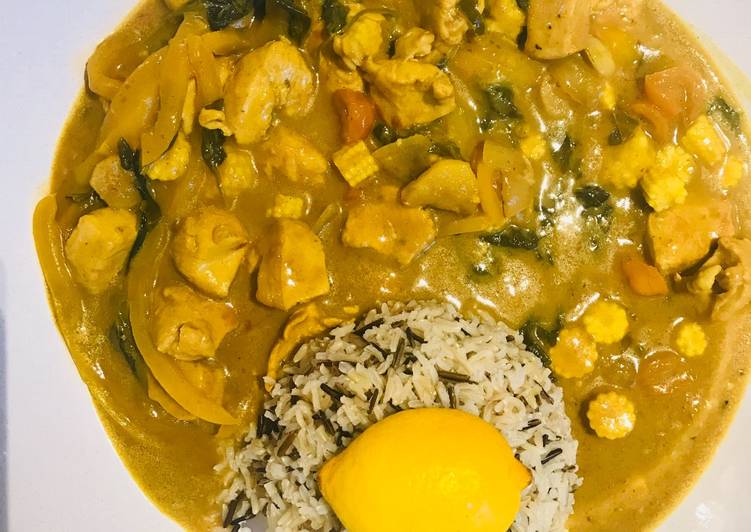Everyday of Yellow Thai chicken curry