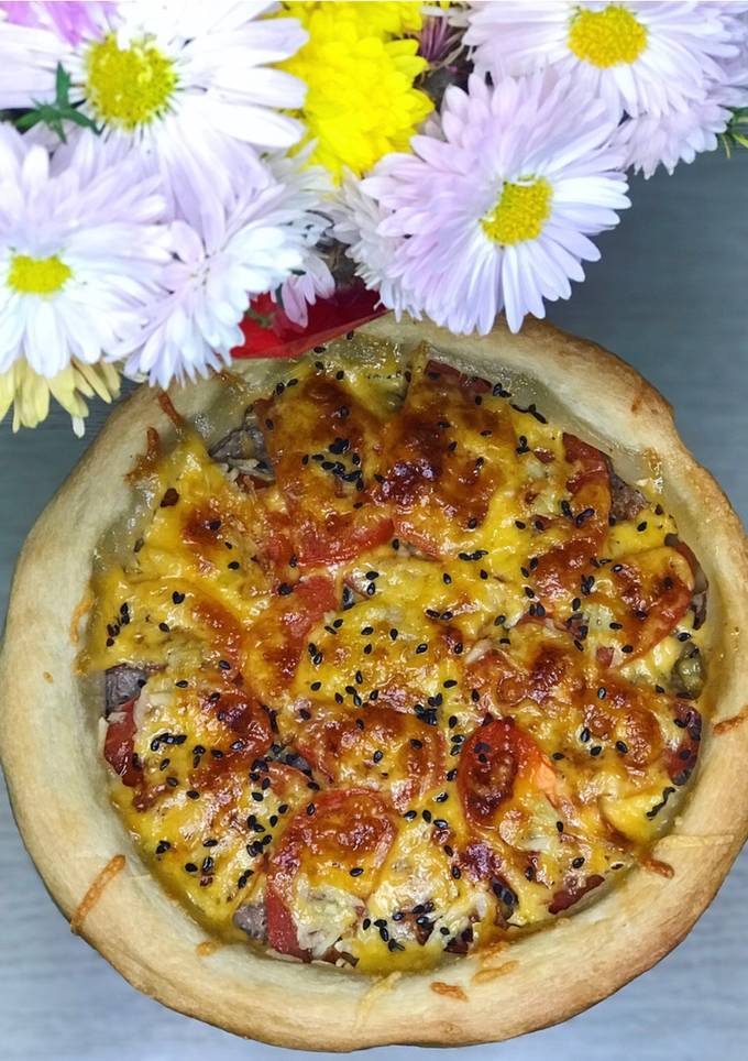 Мясной пирог c помидорами