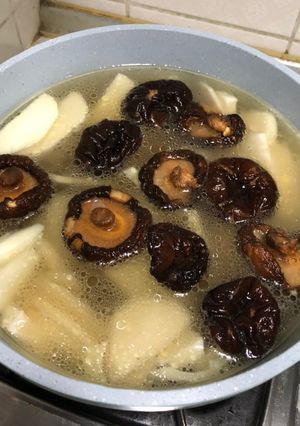 竹筍香菇雞湯 的食譜成品照片