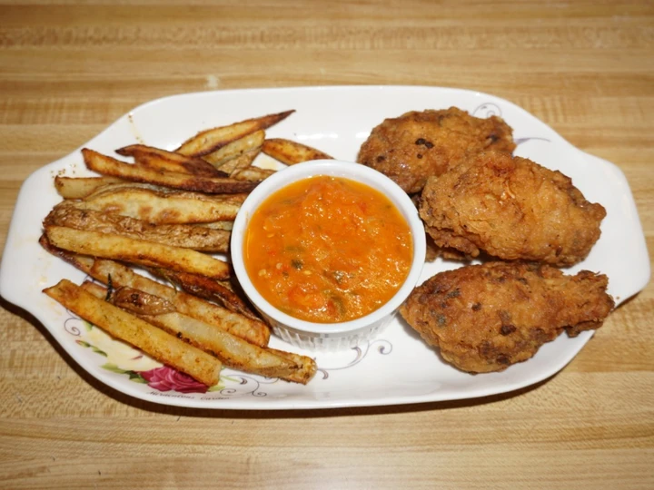 Recipe FRIED CHICKEN WINGS, ROASTED ROSEMARY POTATOES, HOT SALSA. JON STYLE the Can Spoil the Tongue Really delicious