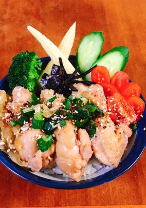 五彩繽紛 雞腿丼 的食譜成品照片