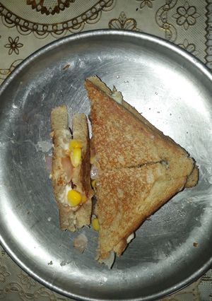 A picture of Cheese corn sandwich.