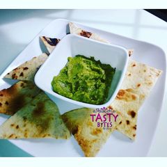 A picture of Crispy tortillas with Avocado dip.