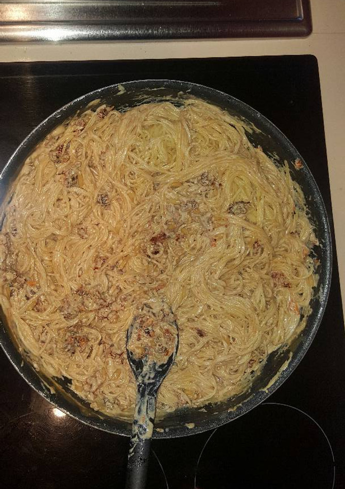 Una foto de Spaghetti pesto roso panna