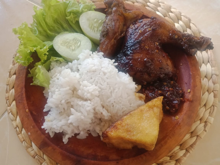 Bagaimana Menyiapkan Ayam Kalasan yang Menggugah Selera