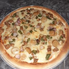 A picture of Sausages Pizza.