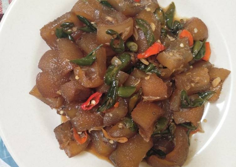 Easiest Way to Cook Delicious Oseng Kikil Cabe Ijo