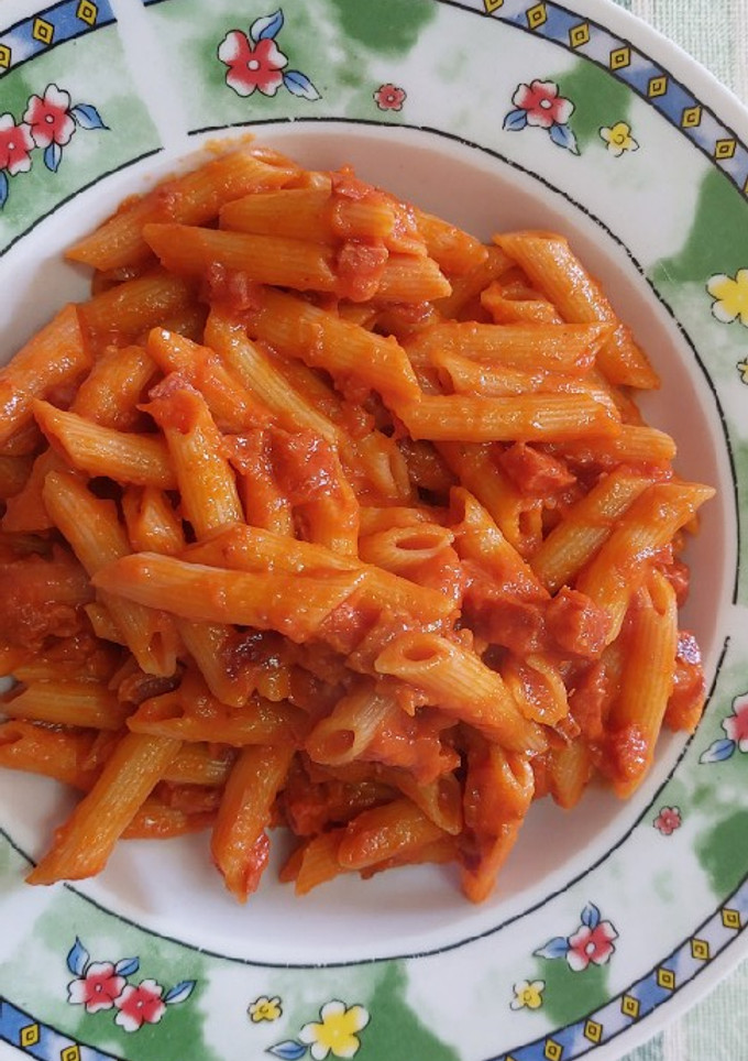 Una foto de Macarrones con tomate casero y chorizo