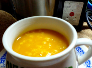 Una foto de Sopa crema de calabacín, zanahoria, nabo y cebolla