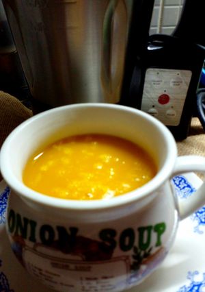 Una foto de Sopa crema de calabacín, zanahoria, nabo y cebolla