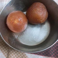 A picture of Gulab jamun.