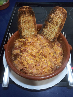 Una foto de Huevos con retales