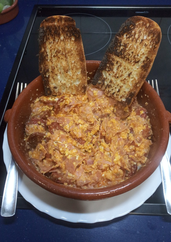 Una foto de Huevos con retales