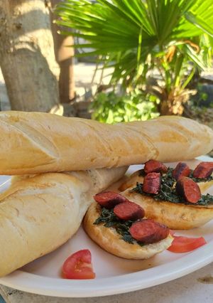Una foto de Baguette (pan rústico natural)