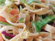 Una foto de ensalada de garbanzos