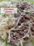 Revuelto rápido de carne de cerdo y brotes de soja