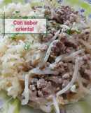 Revuelto rápido de carne de cerdo y brotes de soja