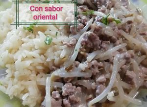 Una foto de Revuelto rápido de carne de cerdo y brotes de soja