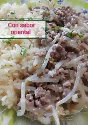 Una foto de Revuelto rápido de carne de cerdo y brotes de soja