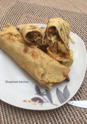 A picture of Beef and chips wrap.