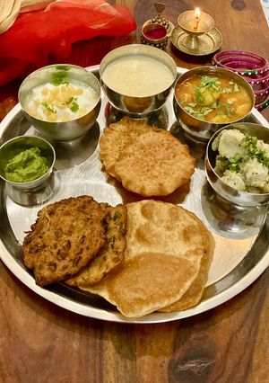 करवा चौथ की थाली(karwa chauth ki thali recipe in hindi) रेसिपी मुख्य फोटो