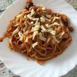 Tallarines con tomate en salchichas