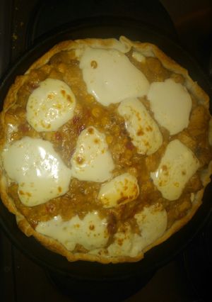 Una foto de Tarta de pollo, choclo y queso
