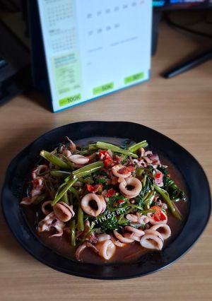 Foto resep Tumis Cumi Kangkung