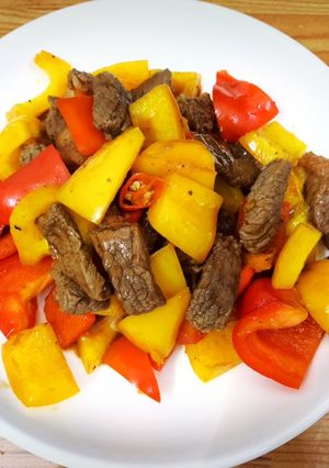 Hình của món Beef and Bell Pepper Stir-FryBò xào ớt chuông.
