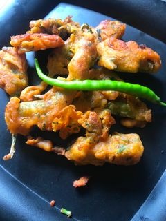 मीरची पकोडा (Mirchi Pakoda Recipe In Marathi) रेसिपी चे मुख्य फोटो