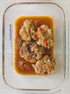Hình của món Gà kho sả ớt.