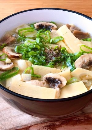 Hình của món 🌱 Canh Măng Chua Nấm Chay.