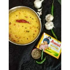 A picture of Lasooni moong dal.
