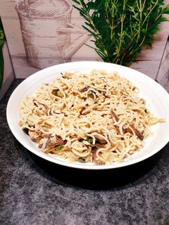 Une photo de Poêlée de nouilles chinoises aux bolets et aux cèpes
