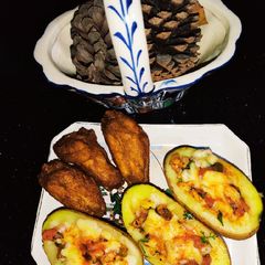A picture of Baked Potato 🥔 with Chicken Wings 😋.