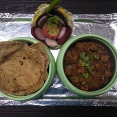 A picture of Dry soya chunk vegetable.