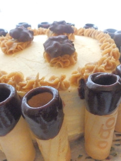 Una foto de Tarta de nueces y café