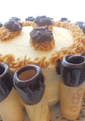 Una foto de Tarta de nueces y café