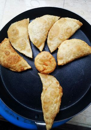 A picture of Maggi ghujiya.
