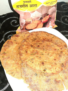 राजगीरा आलू पराठा (Rajgira aloo paratha recipe in hindi) रेसिपी मुख्य फोटो