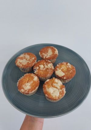 Una foto de Muffins de arándanos y manzana con crumble 🫐🍎🧁☕️🧉