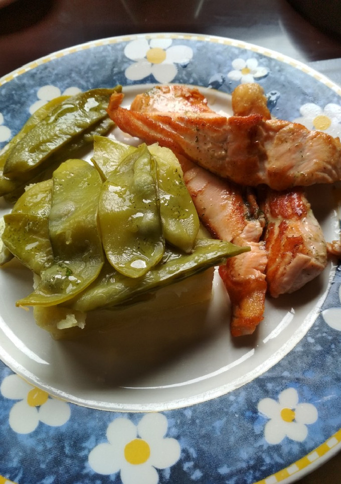 Una foto de Bisaltos al vapor con salmón