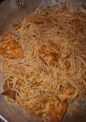 Una foto de Tallarín de Pollo Ecuatoriano