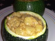 Una foto de zapallitos rellenos de pollo