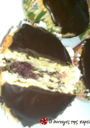 Φωτογραφία της συνταγής Muffins με βύσσινο, σοκολάτα και ρούμι