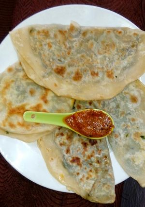 A picture of Afghani bolani paratha.