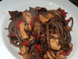 Noodles cu legume și carne