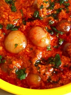 આખી ડુંગળી નું શાક (Akhi Dungli Shak Recipe In Gujarati) રેસીપી મુખ્ય ફોટો