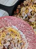 Паста с колбасками и грибным соусом
