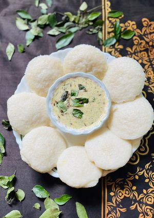 A picture of No oil Idli No oil Coconut green chatani for morning breakfast.